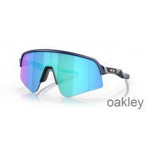 Oakley Sutro Lite Sweep Sonnenbrille mit mattem Marinerahmen und Prizm-Saphirgläsern