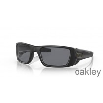 Oakley brandstofcel grijze gepolariseerde lenzen matzwart frame zonnebril